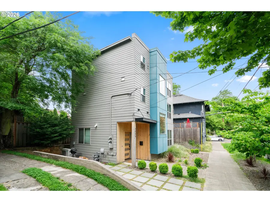2885 NE Couch St, Portland, OR 97232 - #2