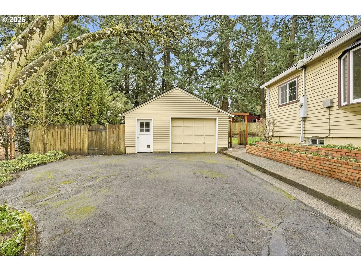 5820 SW Nevada Ct, Portland, OR 97219 - Image #1