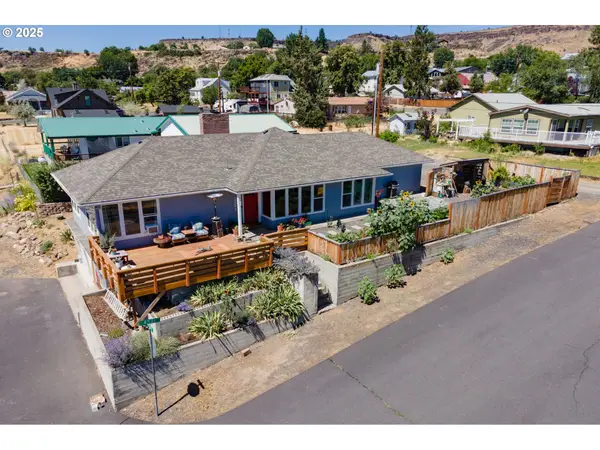 201 4th St, Maupin, OR 97037
