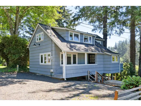 37240 N 2nd St, Manzanita, OR 97130