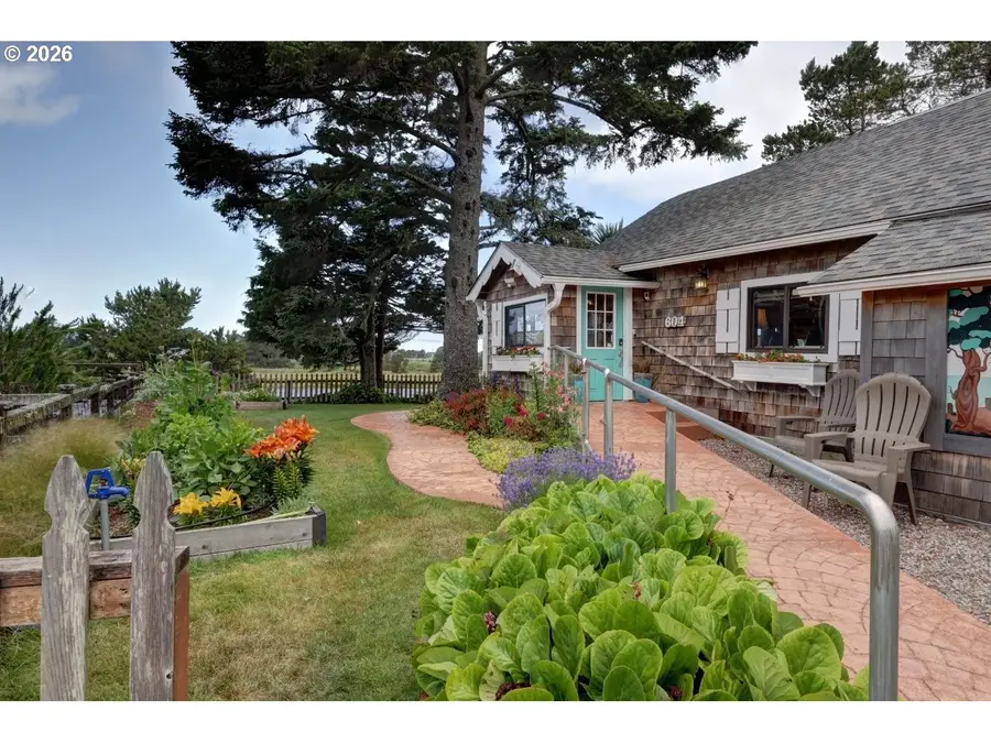 604 15th Ave, Seaside, OR 97138 - #2