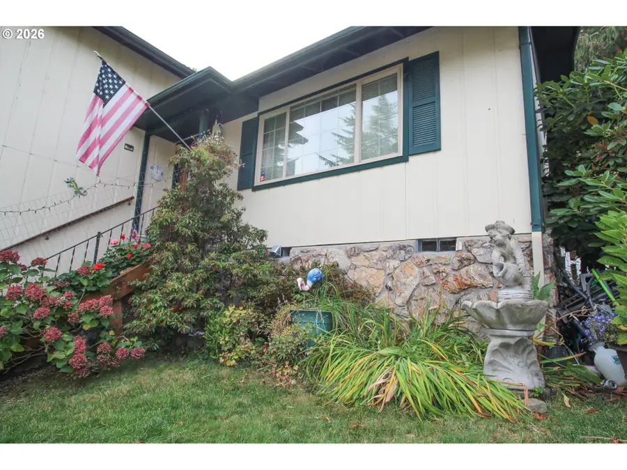 1318 NE Lincoln St, Roseburg, OR 97470 - #2