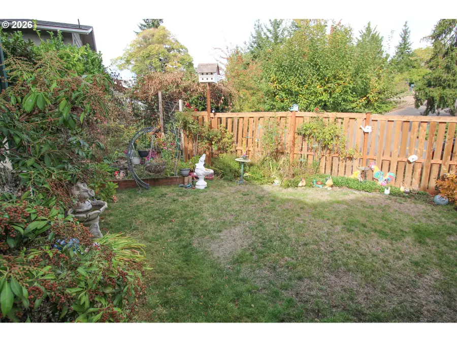 1318 NE Lincoln St, Roseburg, OR 97470 - #3