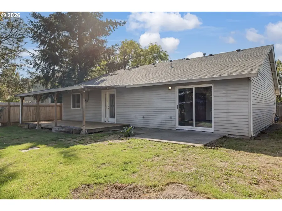 210 S Meredith Dr, Newberg, OR 97132 - #3