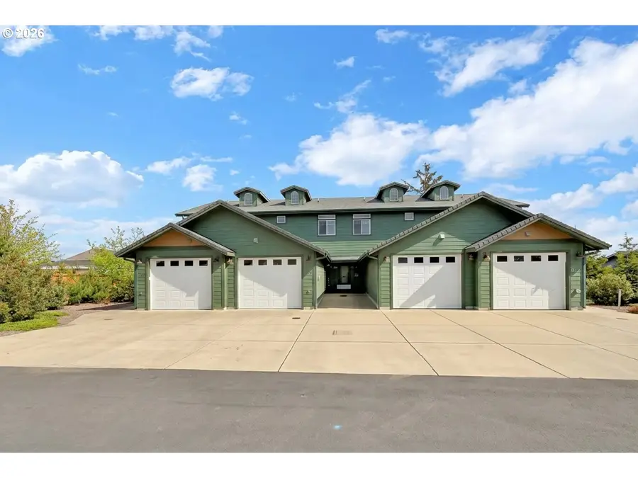 1726 32nd St, Florence, OR 97439 - #2