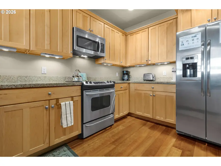 1000 N Holladay Dr #402, Seaside, OR 97138 - #3