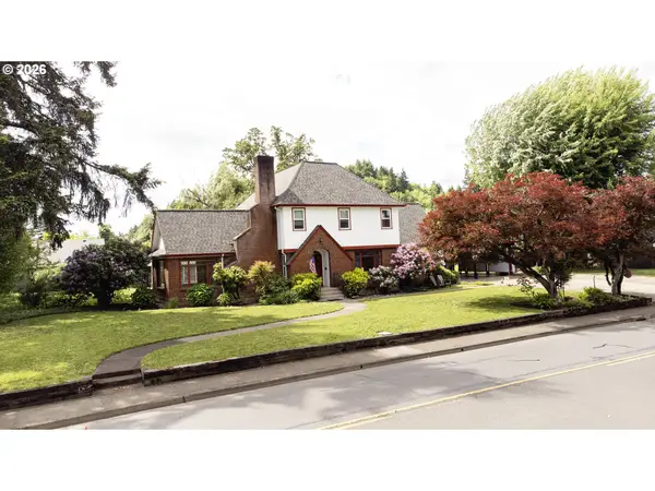 425 N 9th St, CottageGrove, OR 97424