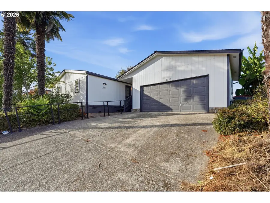 1719 NW Poppy Hills Dr, McMinnville, OR 97128 - #3