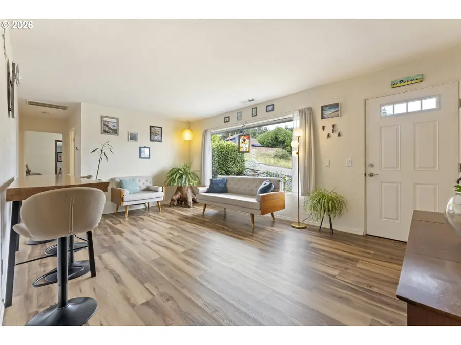 2185 N 8th St, Coos Bay, OR 97420 - #2