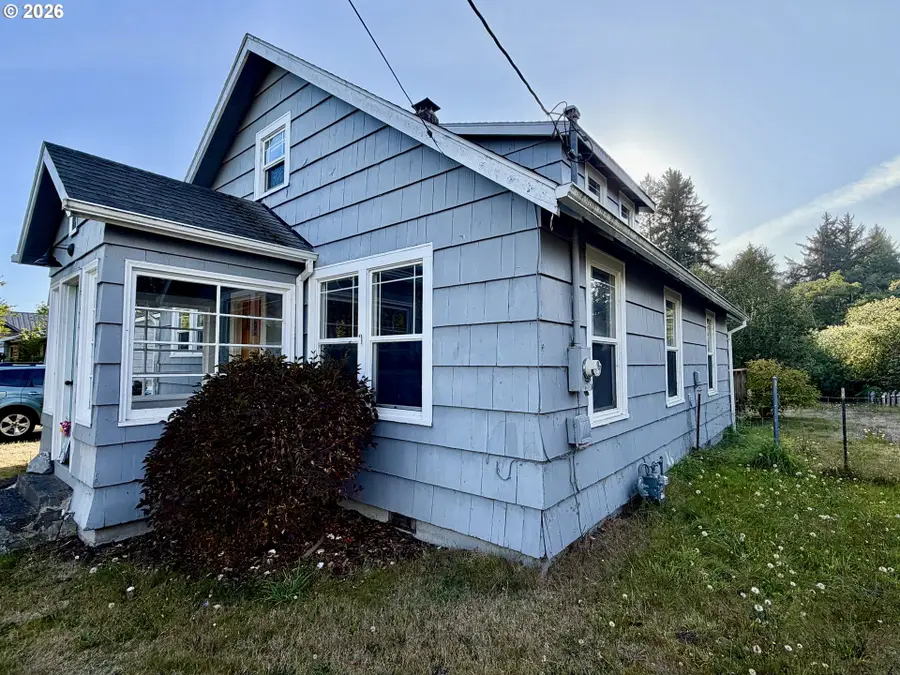 815 SW Cedar Ave, Warrenton, OR 97146 - #2