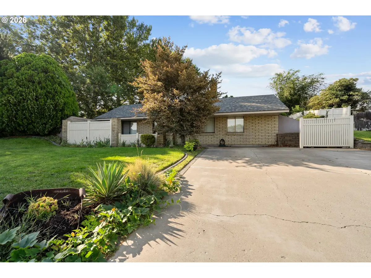 860 E Tamarack Ave, Hermiston, OR 97838 - #1