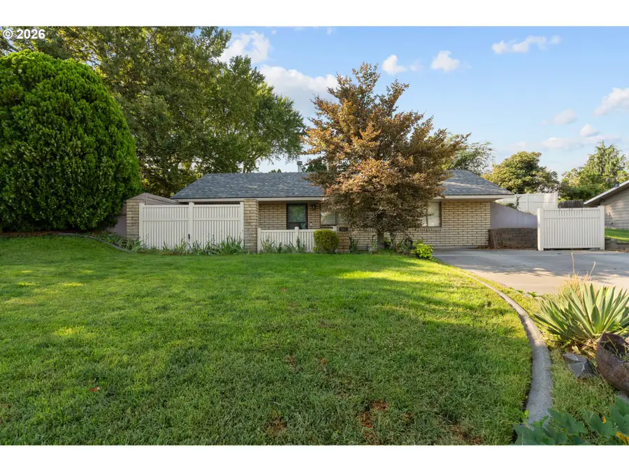 860 E Tamarack Ave, Hermiston, OR 97838 - #2