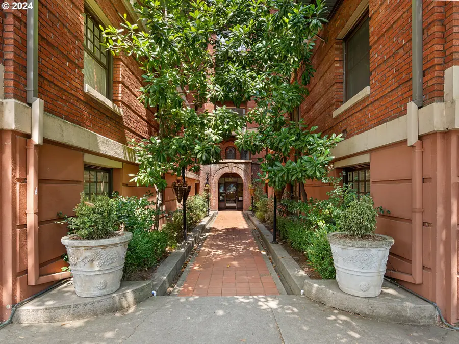 1829 NW Lovejoy St #104, Portland, OR 97209 - #2