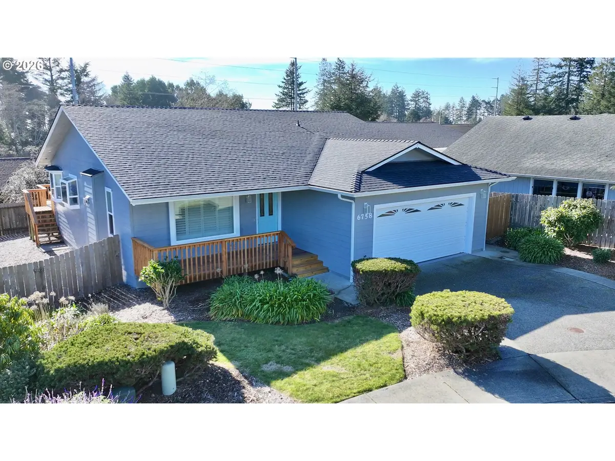 6758 Jasmine Ct, Brookings, OR 97415 - Image #1