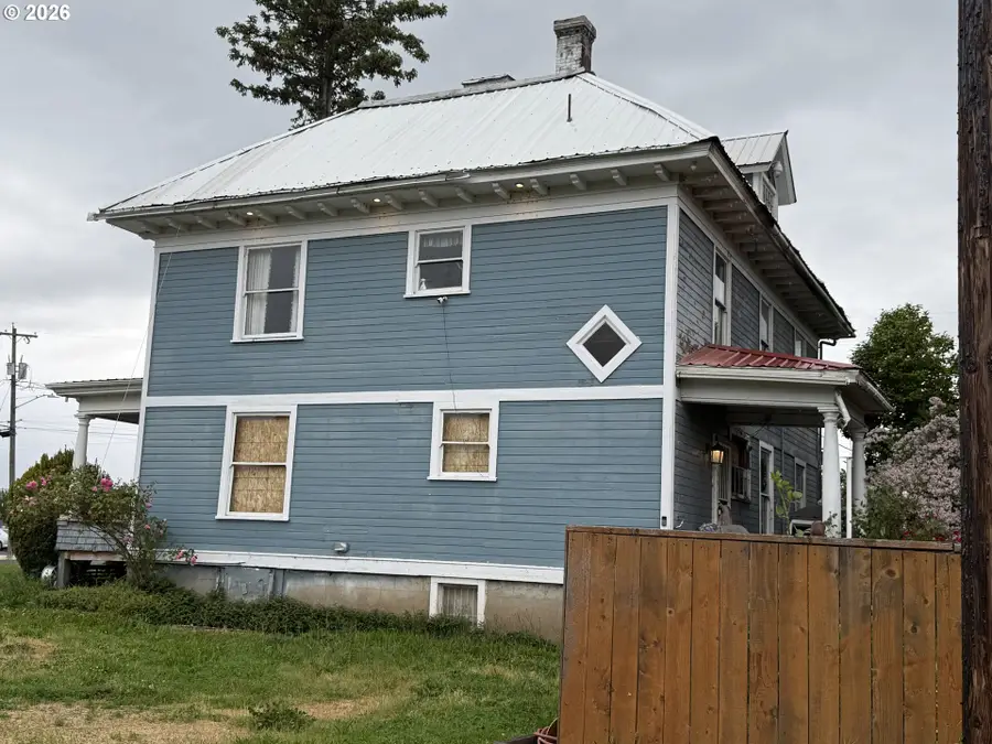 122 S 12th Ave, Cornelius, OR 97113 - #3