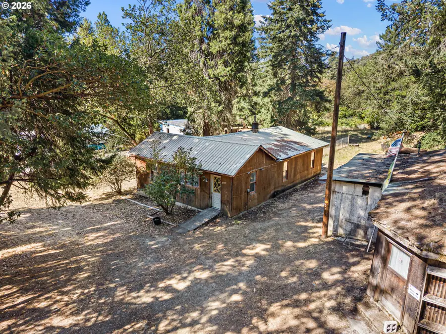 426 Lou Gray Dr, Myrtle Creek Riddle, OR 97457 - #2
