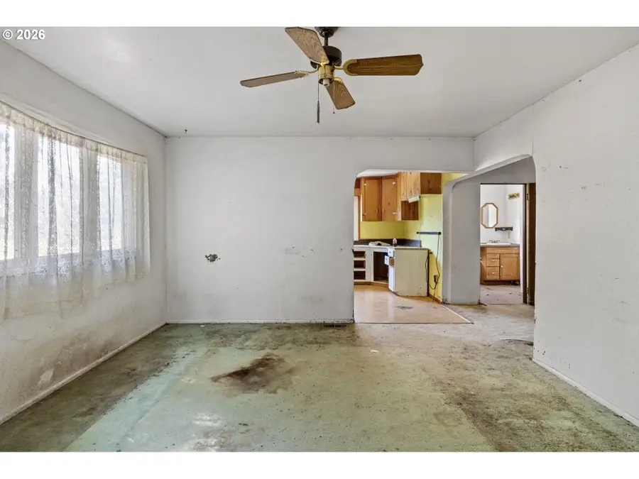 426 Lou Gray Dr, Myrtle Creek Riddle, OR 97457 - #3