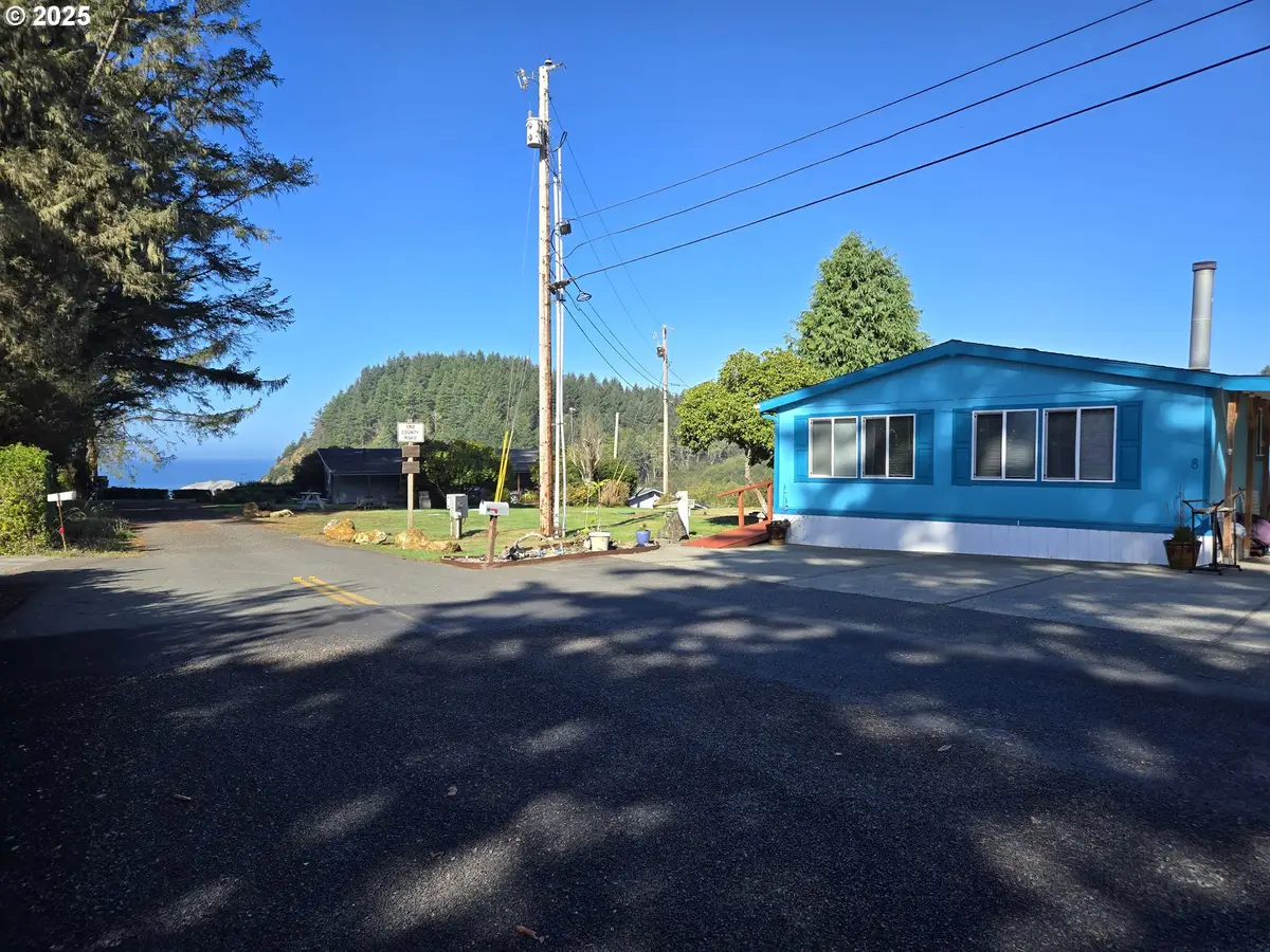 96465 Coverdell Rd #8, Brookings, OR 97415 - Image #1