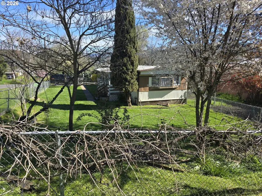 101 NE Darrell Ave, Winston, OR 97496 - #2