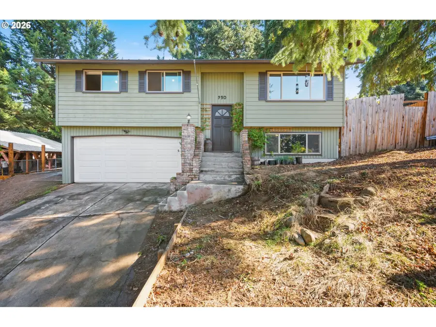 950 NE Edgehill Dr, Estacada, OR 97023 - #2