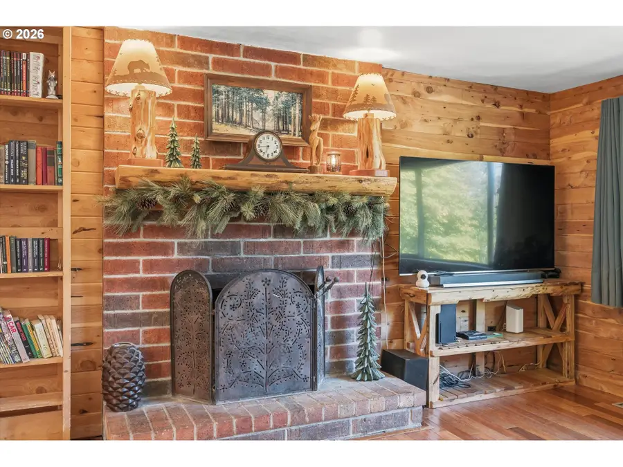 950 NE Edgehill Dr, Estacada, OR 97023 - #3