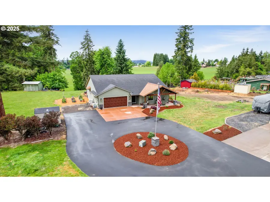 801 S Park St, Carlton, OR 97111 - #2