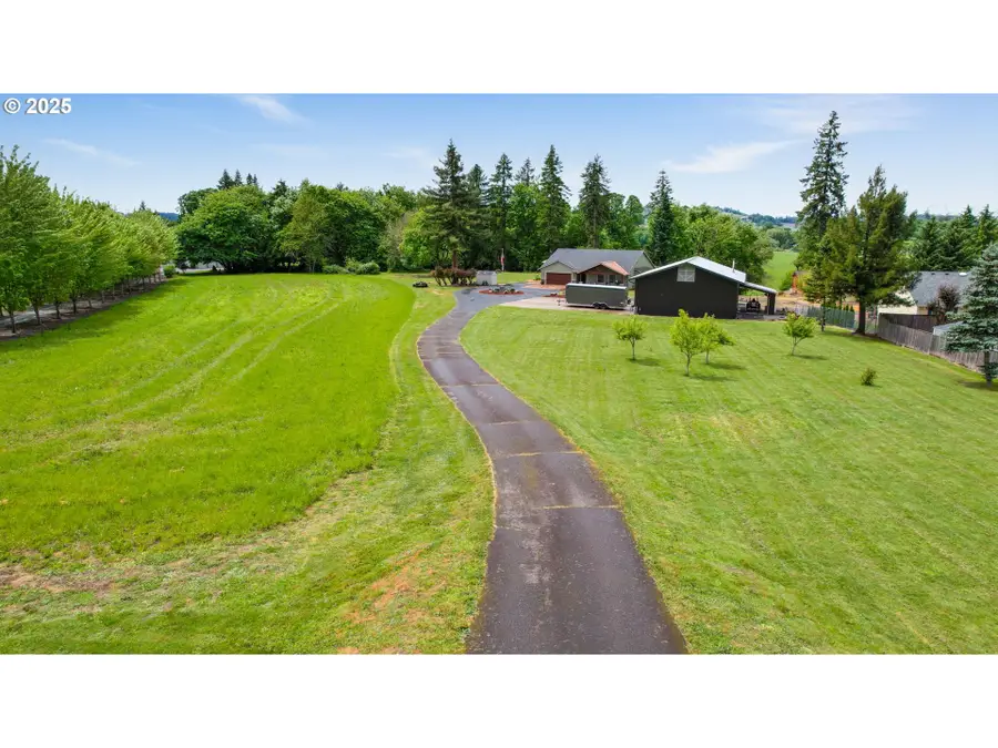 801 S Park St, Carlton, OR 97111 - #3