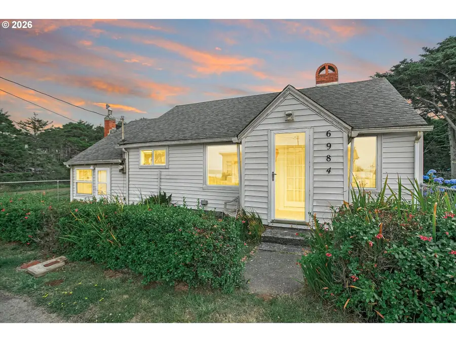 6984 NW Finisterre Ave, Yachats, OR 97498 - #3