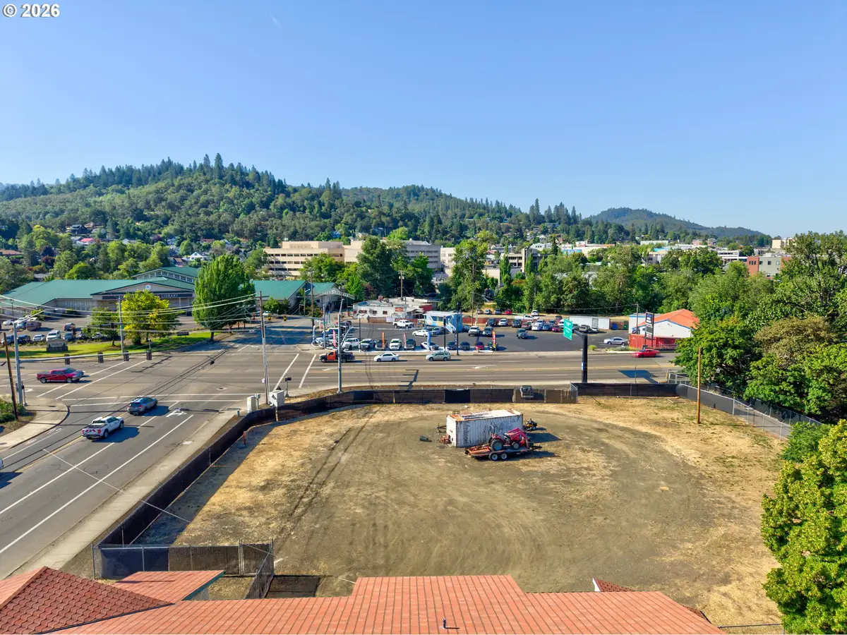 328 NE Winchester St, Roseburg, OR 97470 - #1