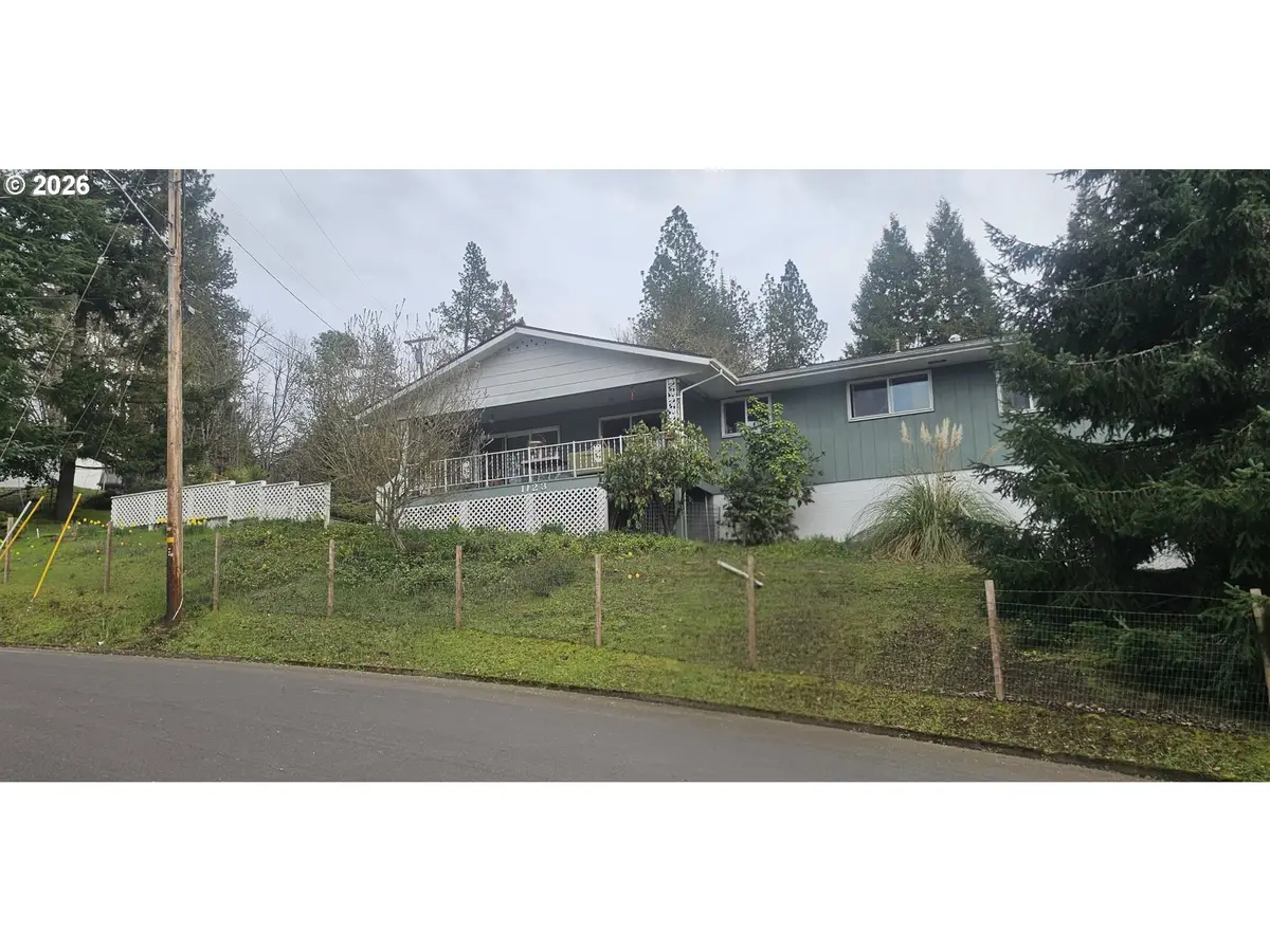 1123 SE Hawthorne Dr, Roseburg, OR 97470 - #1