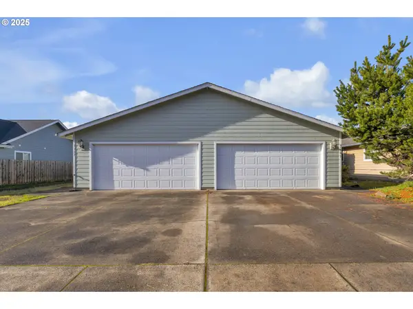 3397 Oak St, Florence, OR 97439