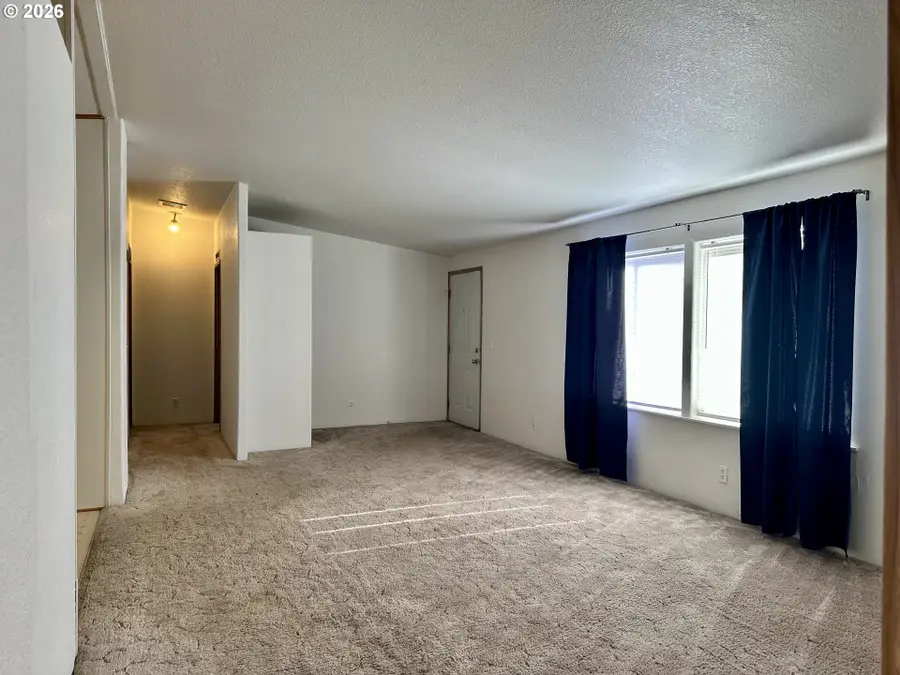 303 Lane Ave, La Grande, OR 97850 - #3