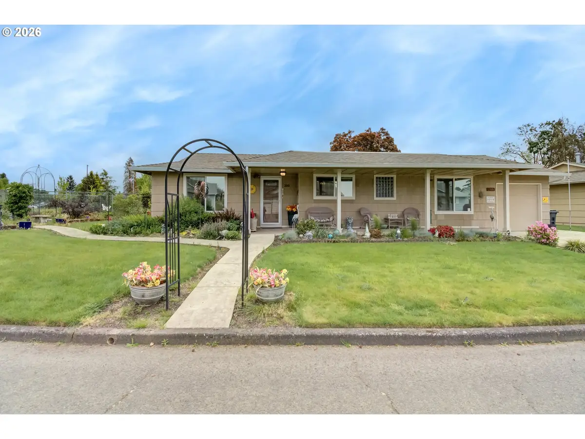 200 S Cascade Dr, Woodburn, OR 97071 - #1