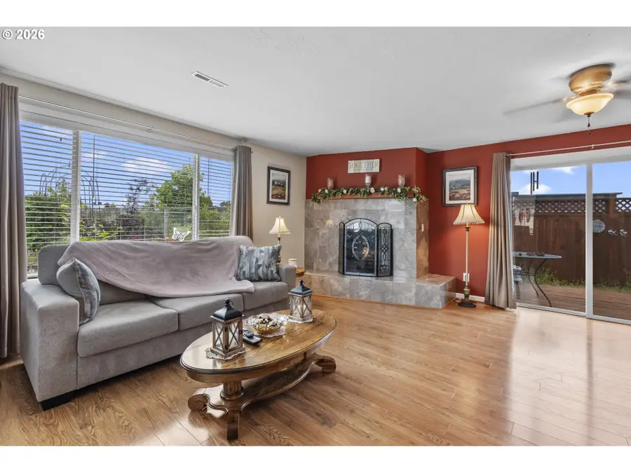200 S Cascade Dr, Woodburn, OR 97071 - #3