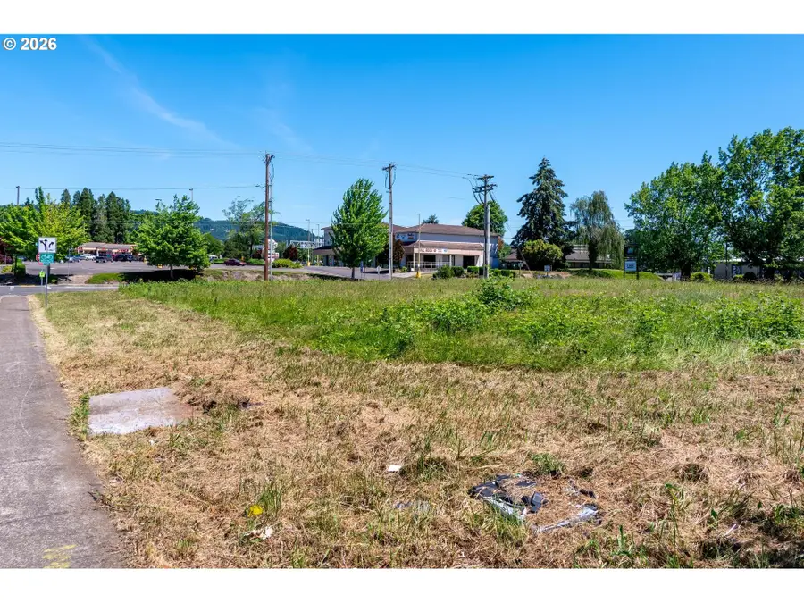 3200 E Haworth Ave, Newberg, OR 97132 - #2
