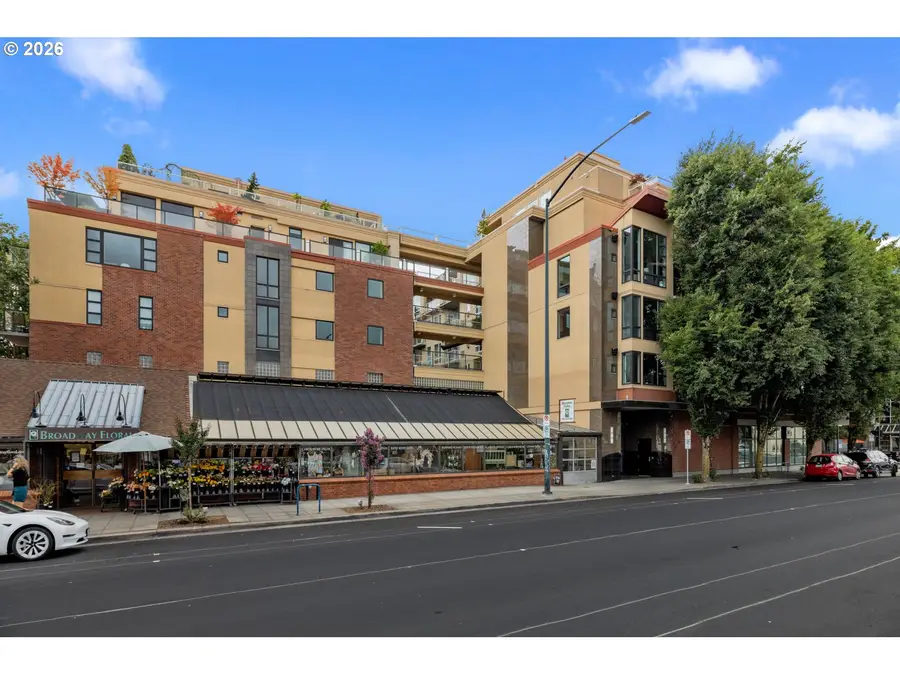 1620 NE Broadway St #206, Portland, OR 97232 - #2