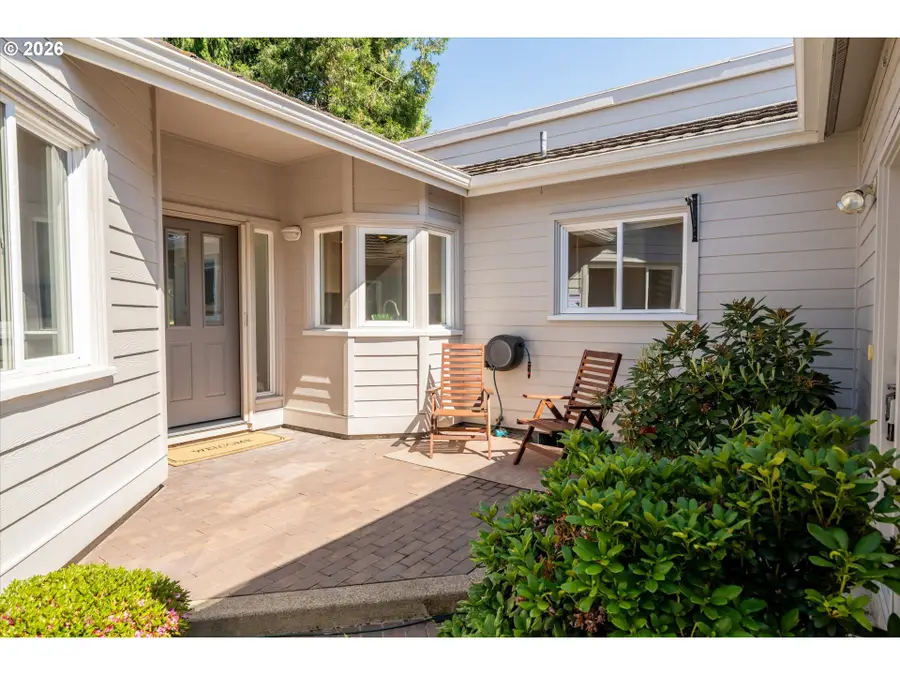 370 Magnolia Dr, Creswell, OR 97426 - #2