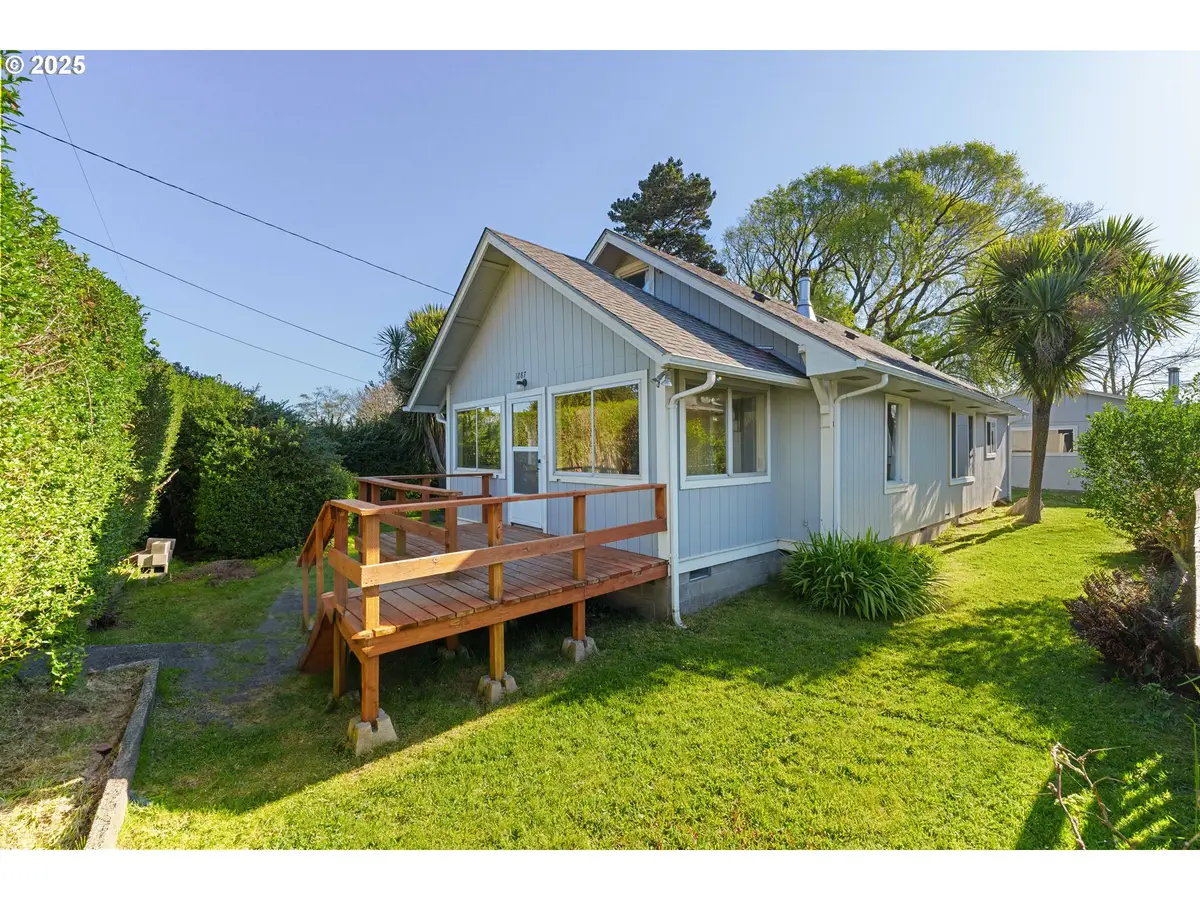 1887 Madrona St, North Bend, OR 97459 - #1