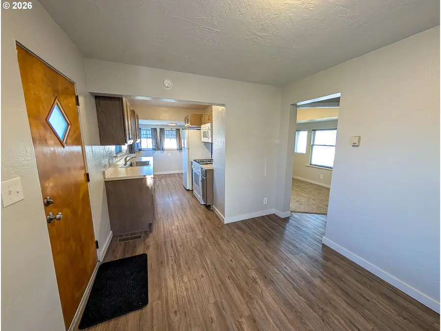 804 Jefferson Ave, La Grande, OR 97850 - #3