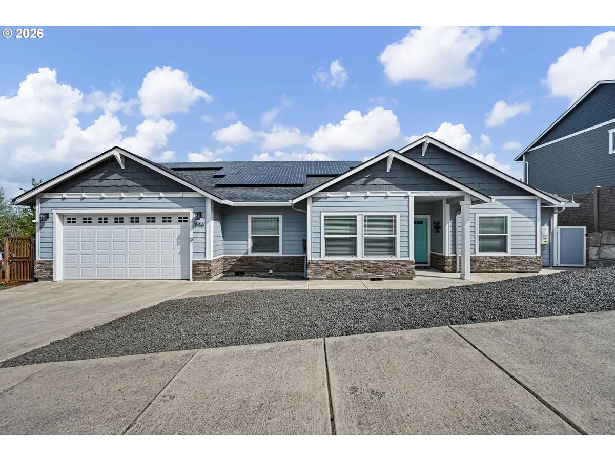1056 Ruby Clair Dr, Creswell, OR 97426 - #1