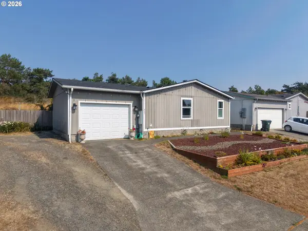 921 Stillwater Dr, CoosBay, OR 97420