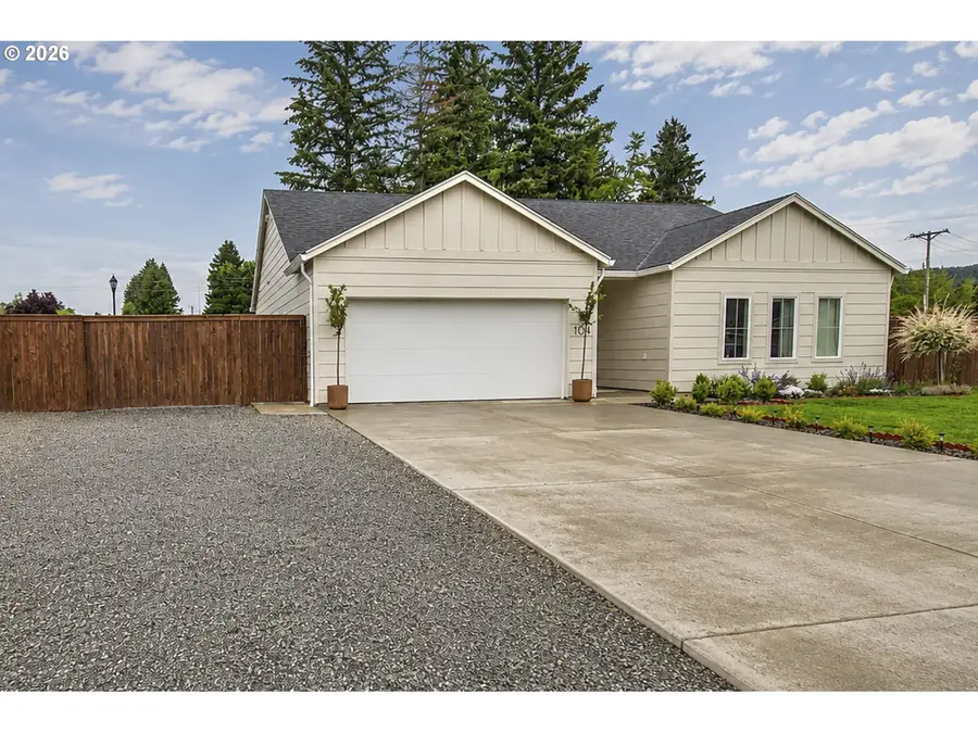 104 W Mcdowell Ct, Yacolt, WA 98675 - #2