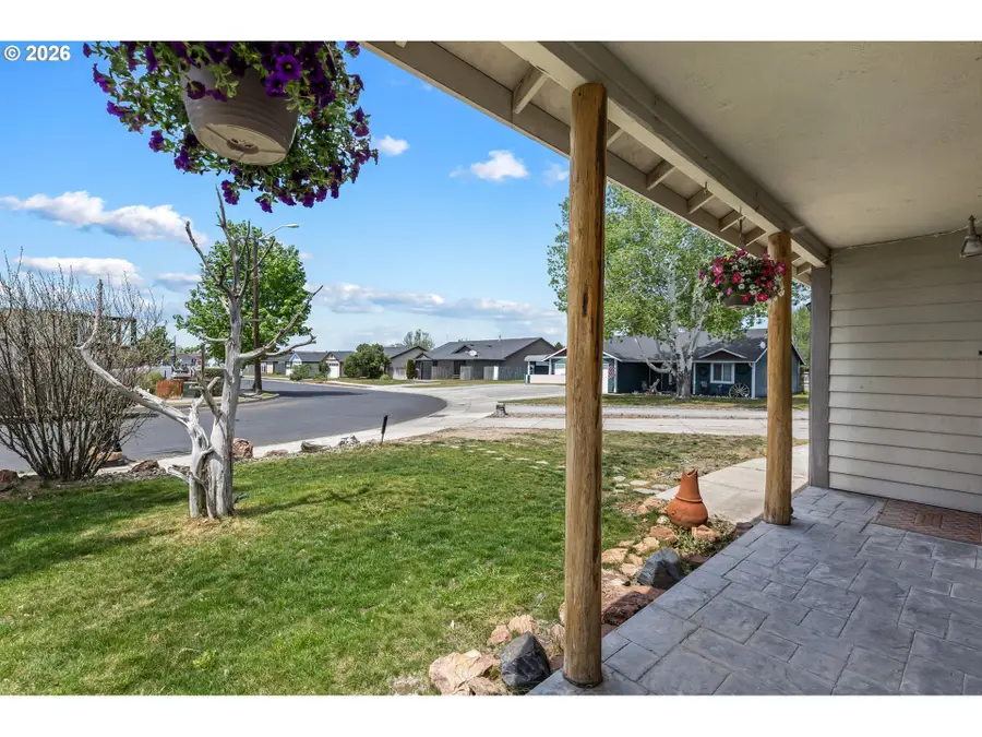 648 NE Cougar Loop, Prineville, OR 97754 - #3