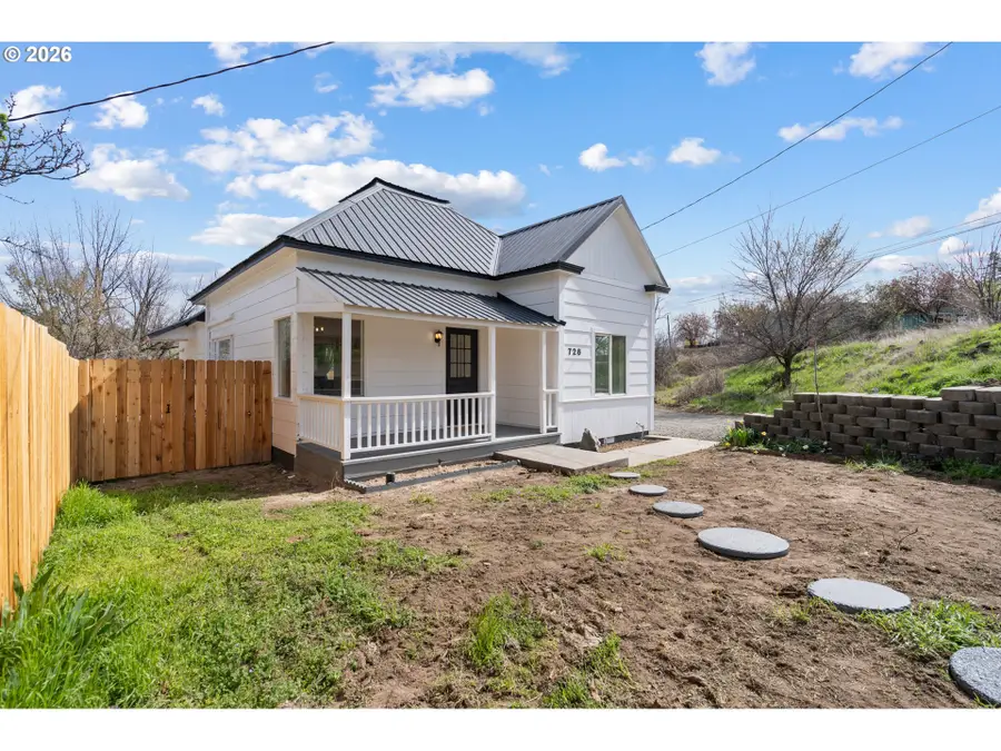 726 SW 22nd St, Pendleton, OR 97801 - #2