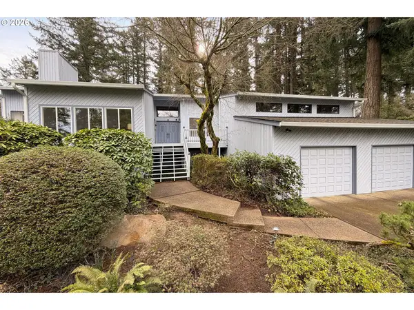 2 Essex Ct, LakeOswego, OR 97034