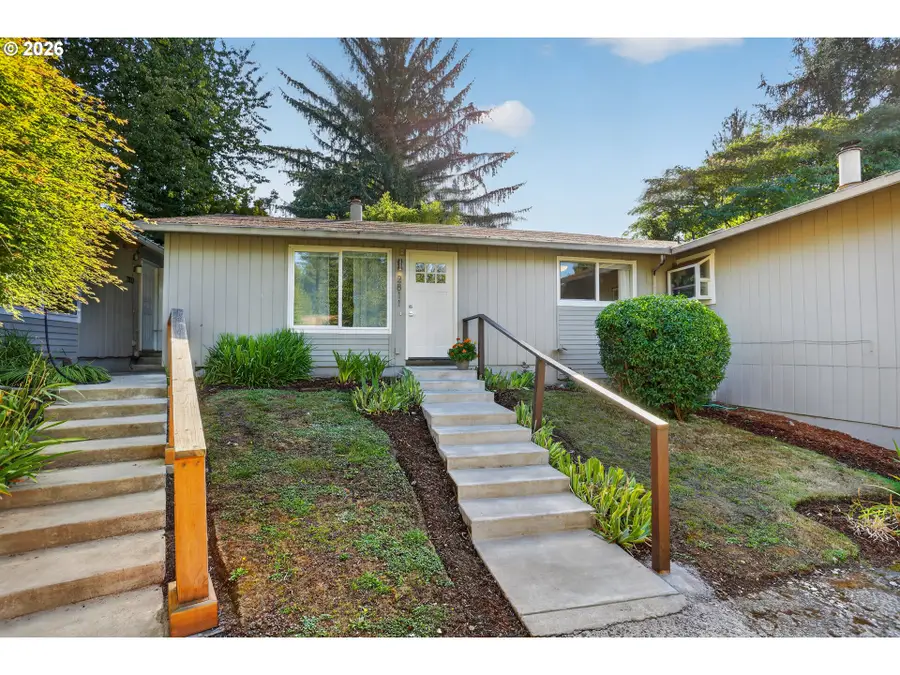 2811 SW Spring Garden St, Portland, OR 97219 - #2