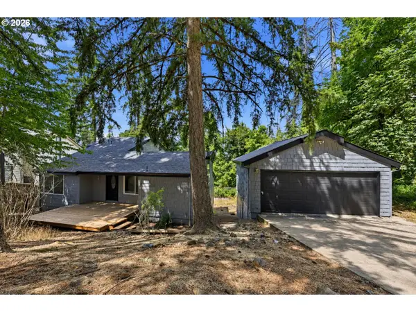 7048 Glacier Dr, Springfield, OR 97478