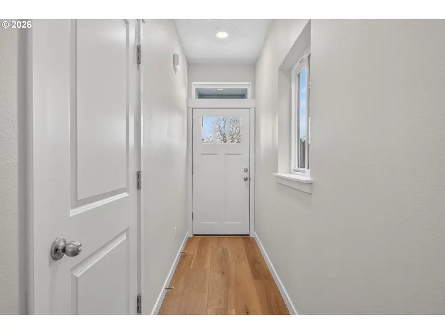 9281 E Burnside St, Portland, OR 97216 - Image #3