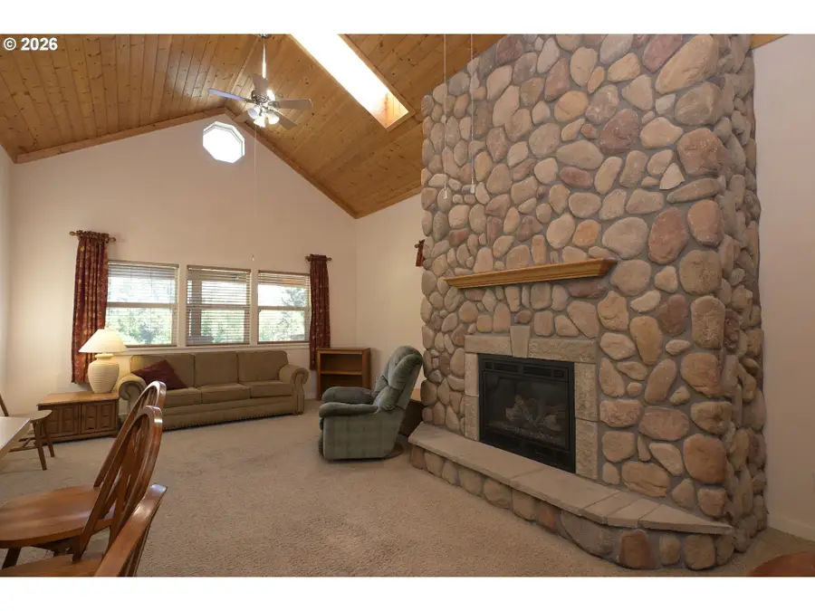442 1st St, Elkton, OR 97436 - #2