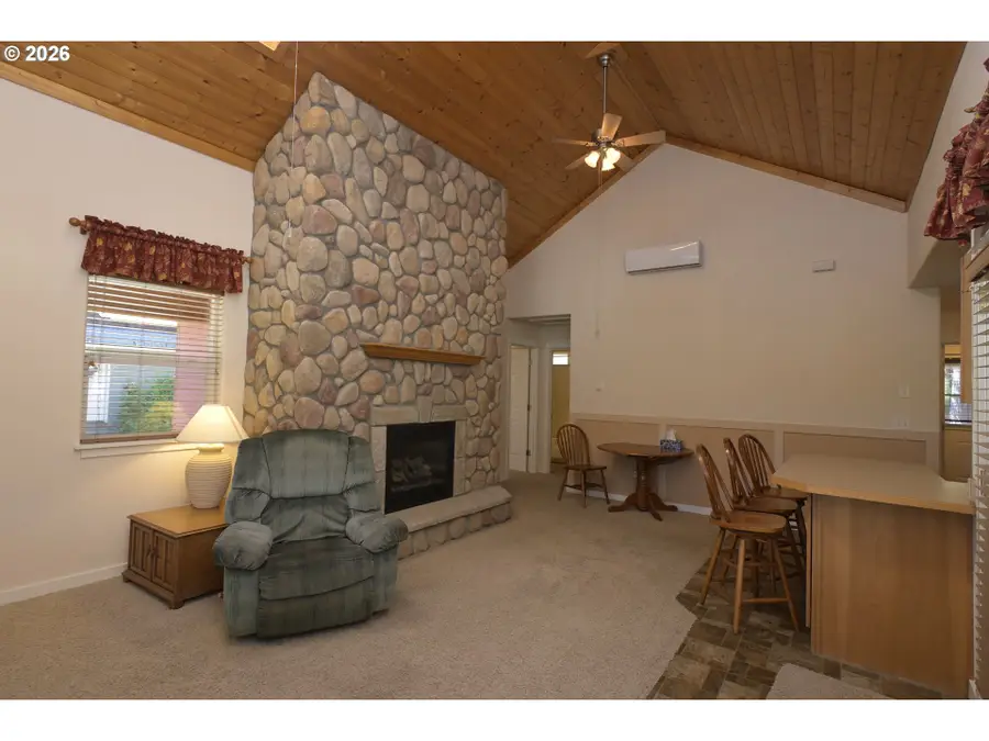 442 1st St, Elkton, OR 97436 - #3